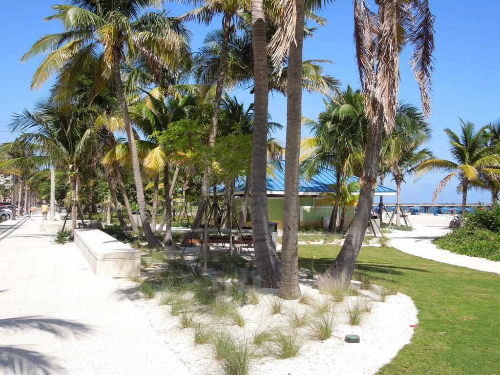 Pineapple Place Apartment Pompano Beach Bagian luar foto