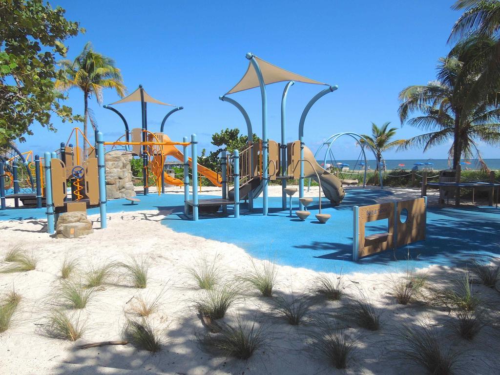 Pineapple Place Apartment Pompano Beach Bagian luar foto