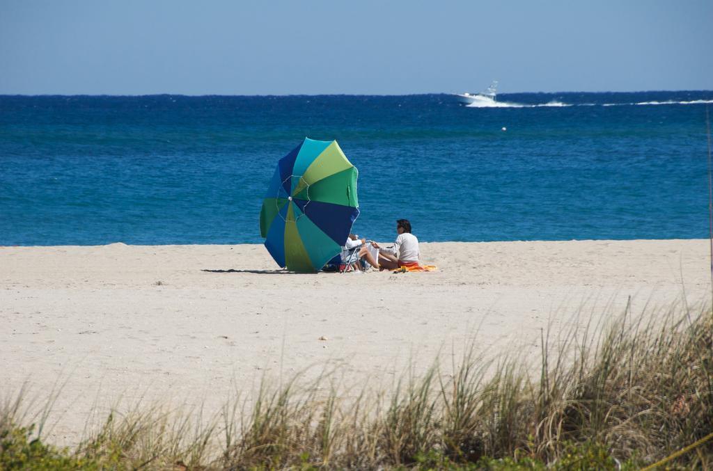 Pineapple Place Apartment Pompano Beach Bagian luar foto