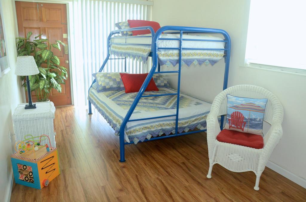 Pineapple Place Apartment Pompano Beach Bagian luar foto