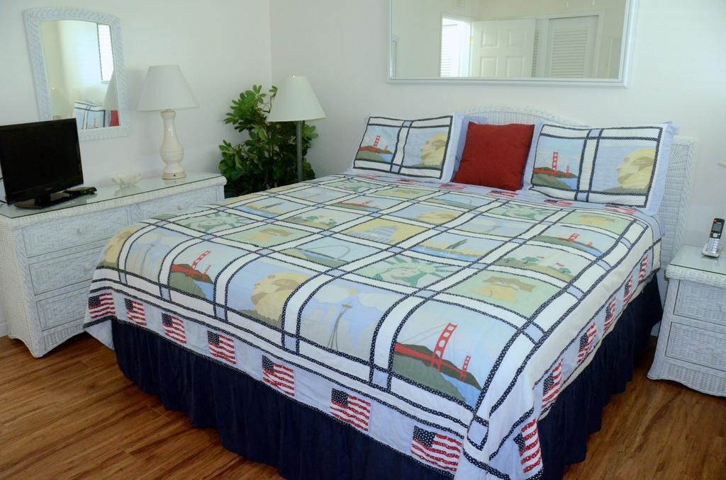 Pineapple Place Apartment Pompano Beach Bagian luar foto