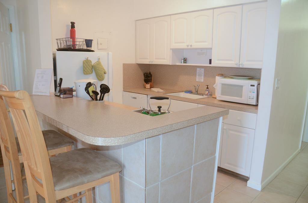 Pineapple Place Apartment Pompano Beach Bagian luar foto