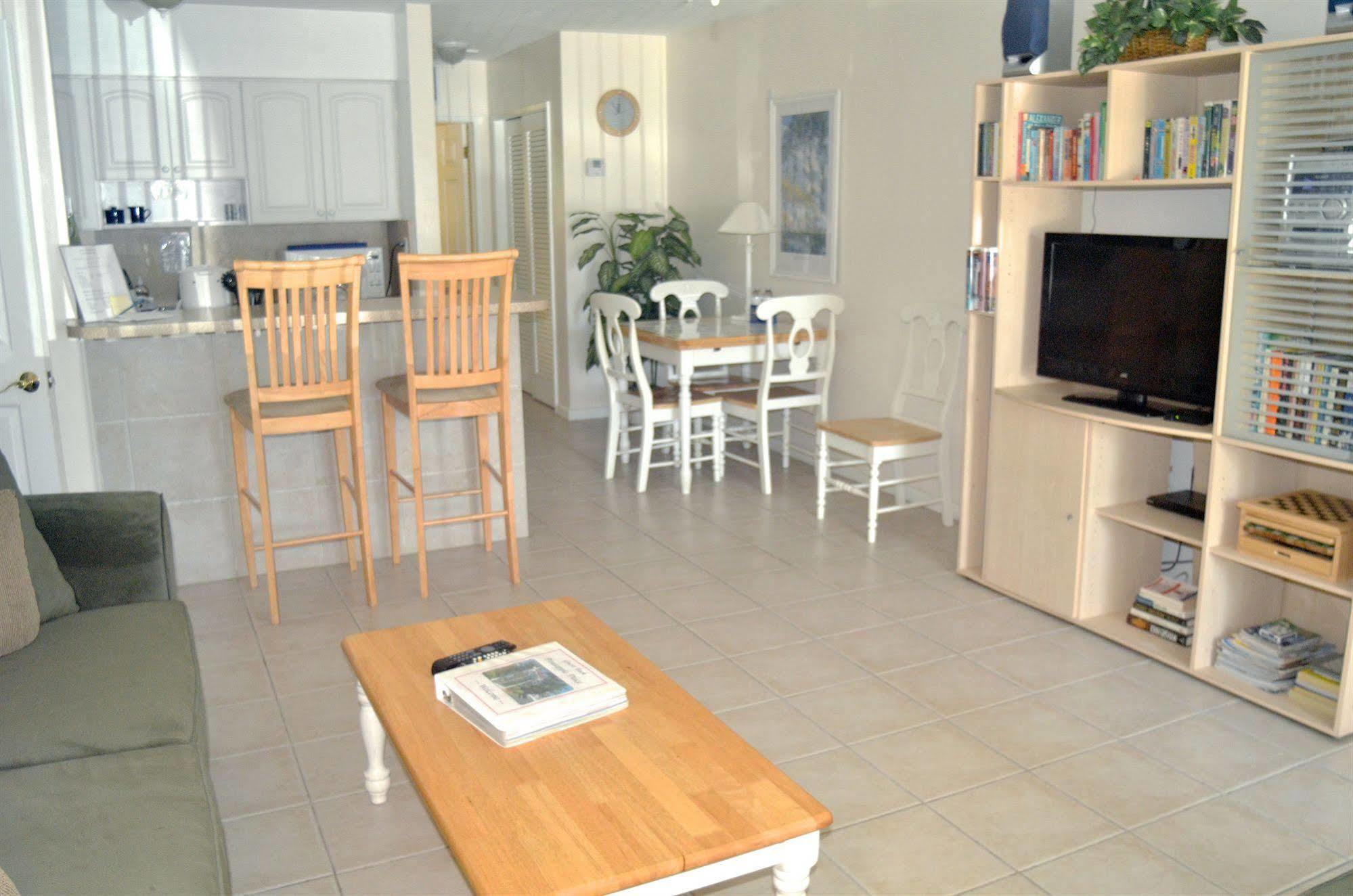 Pineapple Place Apartment Pompano Beach Bagian luar foto