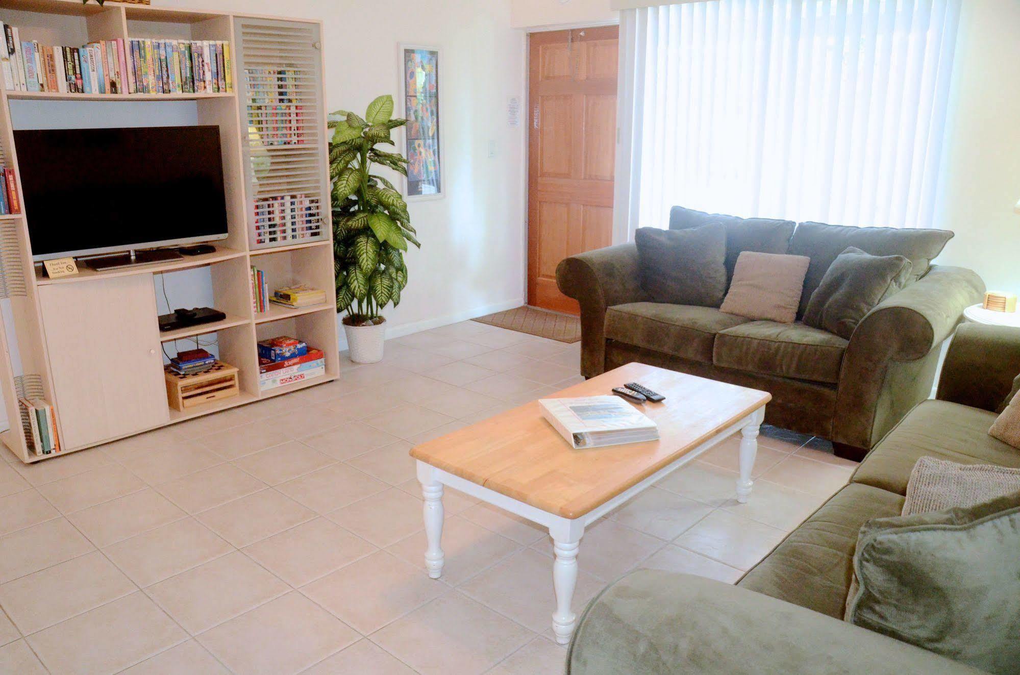 Pineapple Place Apartment Pompano Beach Bagian luar foto