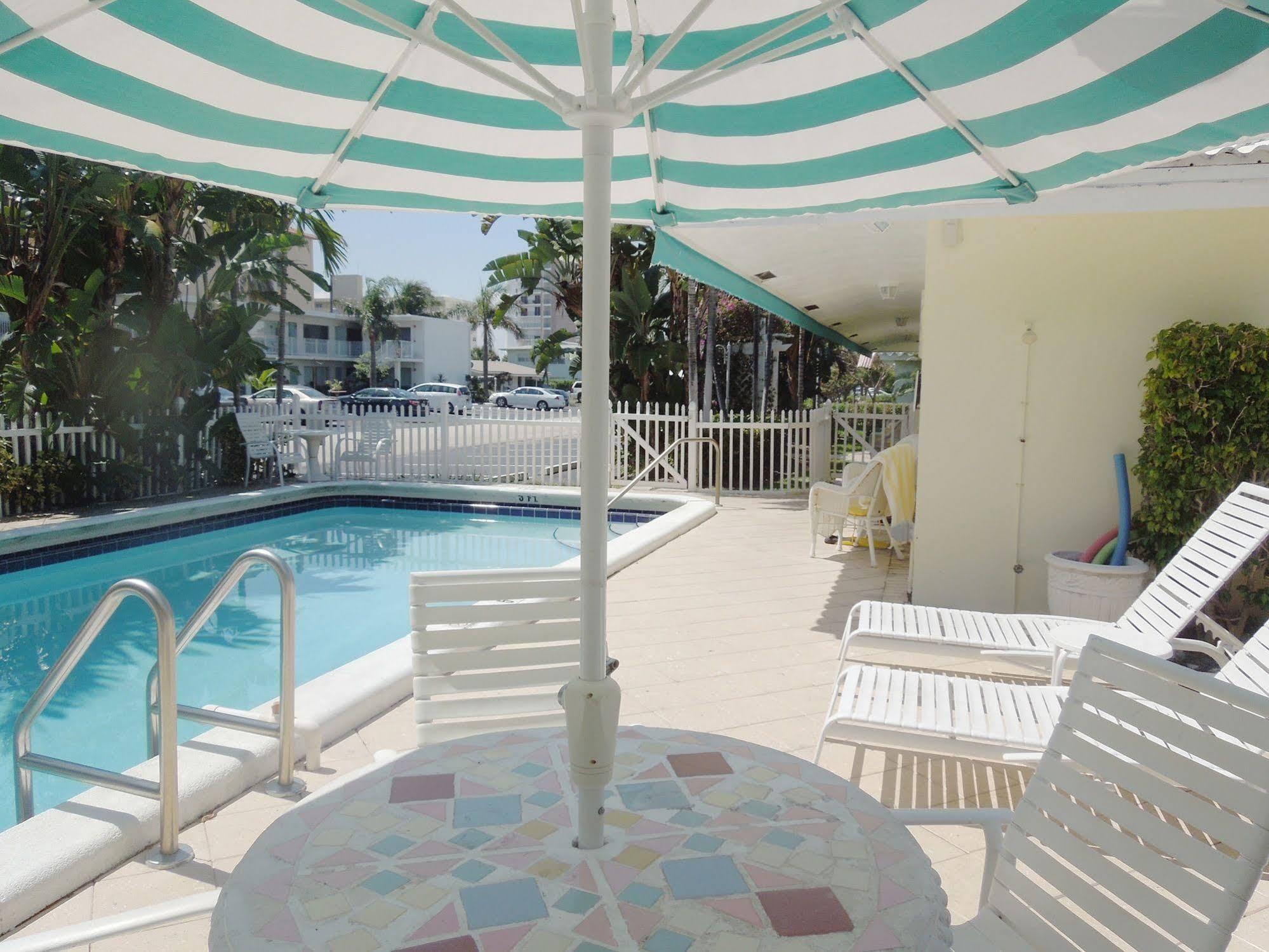 Pineapple Place Apartment Pompano Beach Bagian luar foto