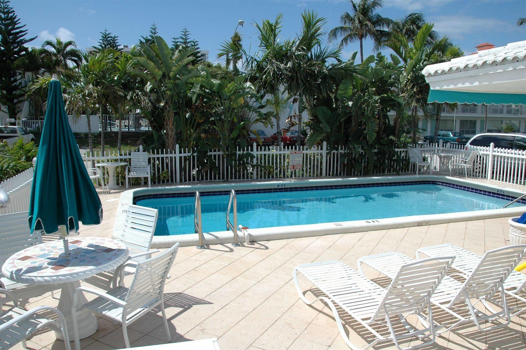 Pineapple Place Apartment Pompano Beach Bagian luar foto