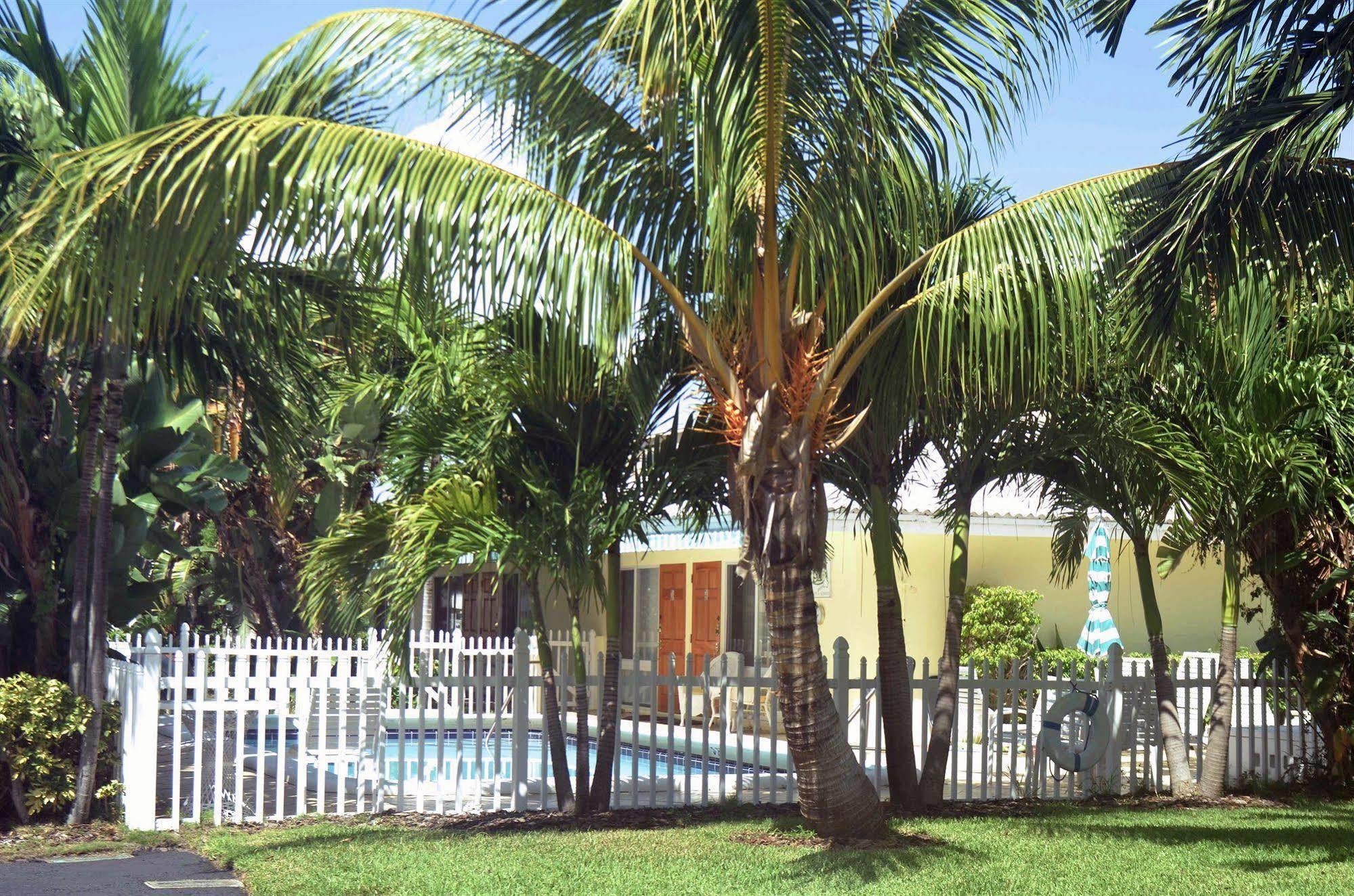 Pineapple Place Apartment Pompano Beach Bagian luar foto